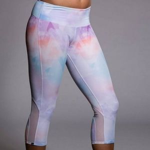 Onzie Hot Yoga Sprinter Capri in Candy Cloud S/M